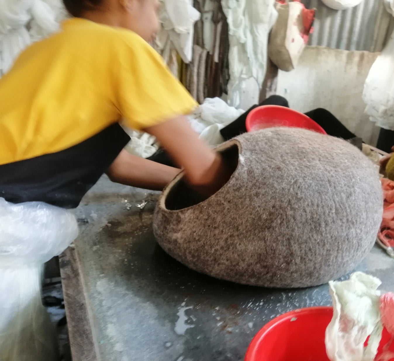 Katzenhöhle aus Filz aus Nepal