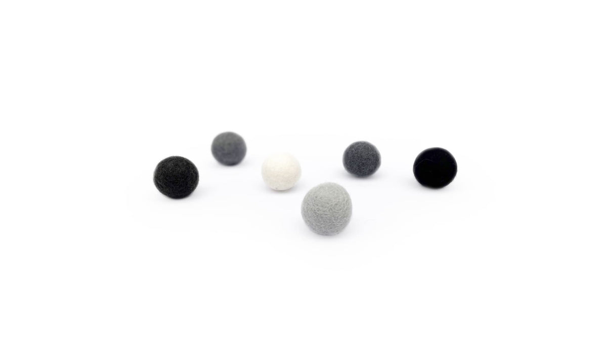 SHADES OF GREY Filzbälle