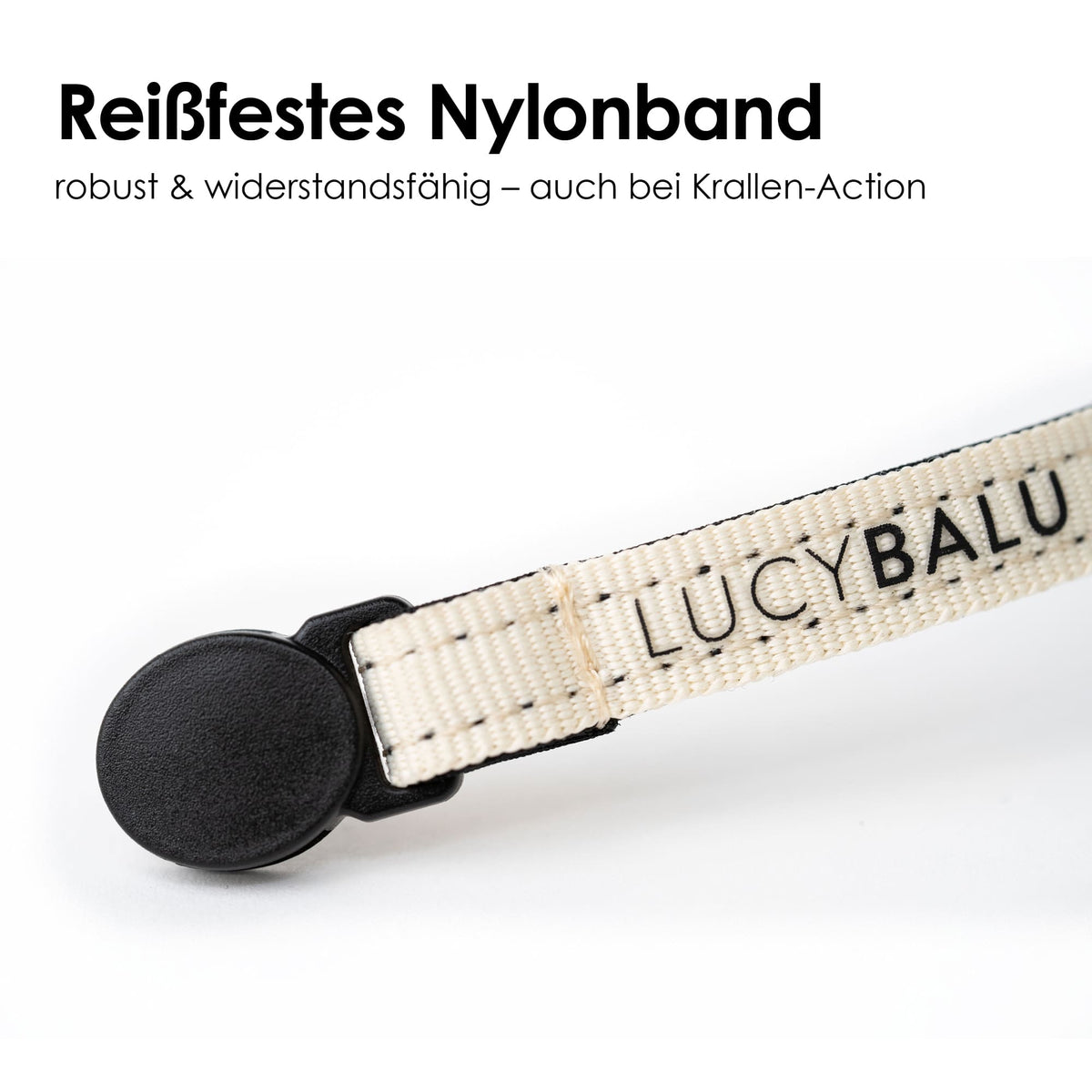 Detailansicht: Reißfestes Nylonband mit LucyBalu-Logo – langlebig & krallenfest.