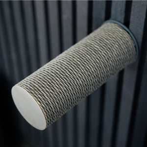 JUMPER scratching post