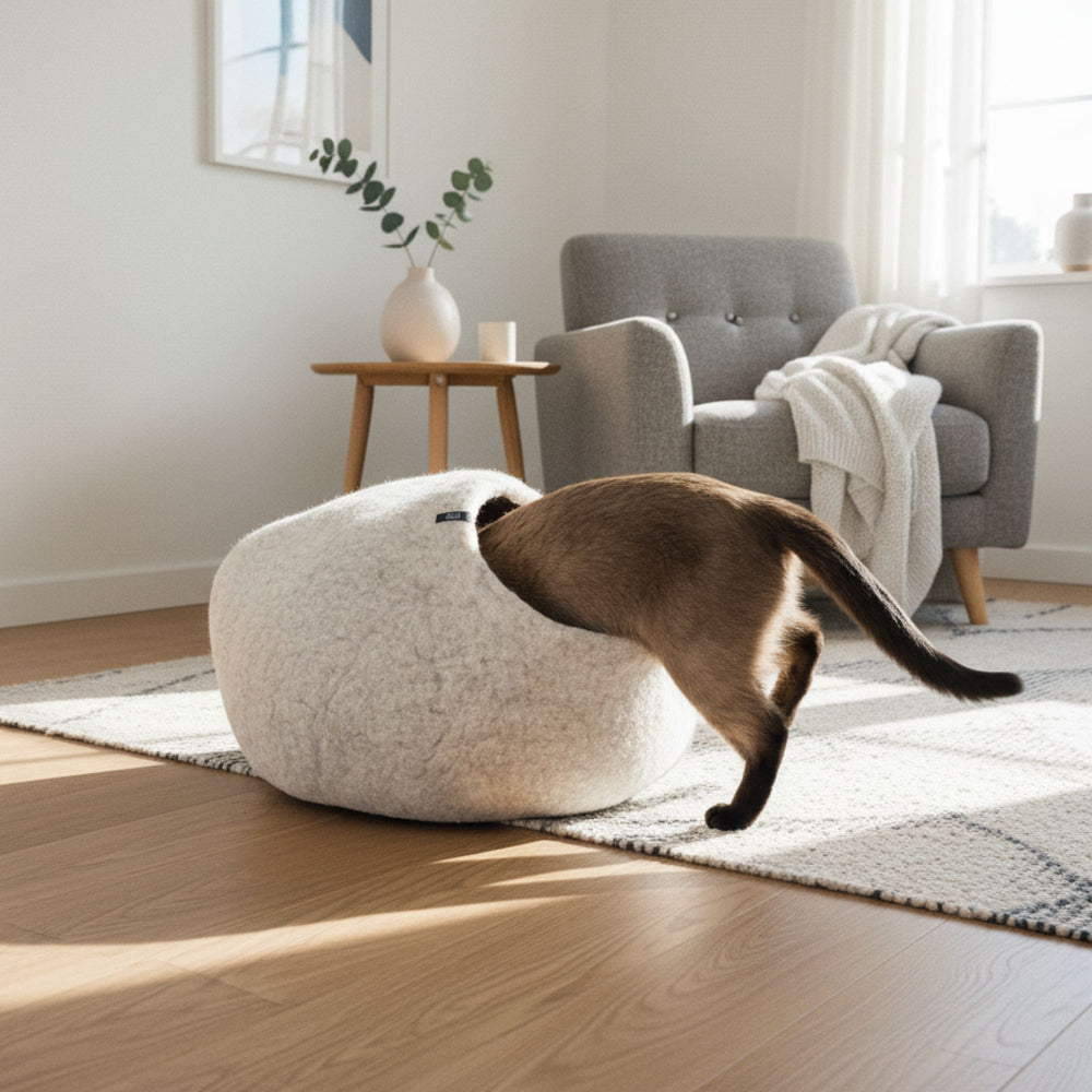 Grotte pour chat PEBBLE en feutre, gris sable